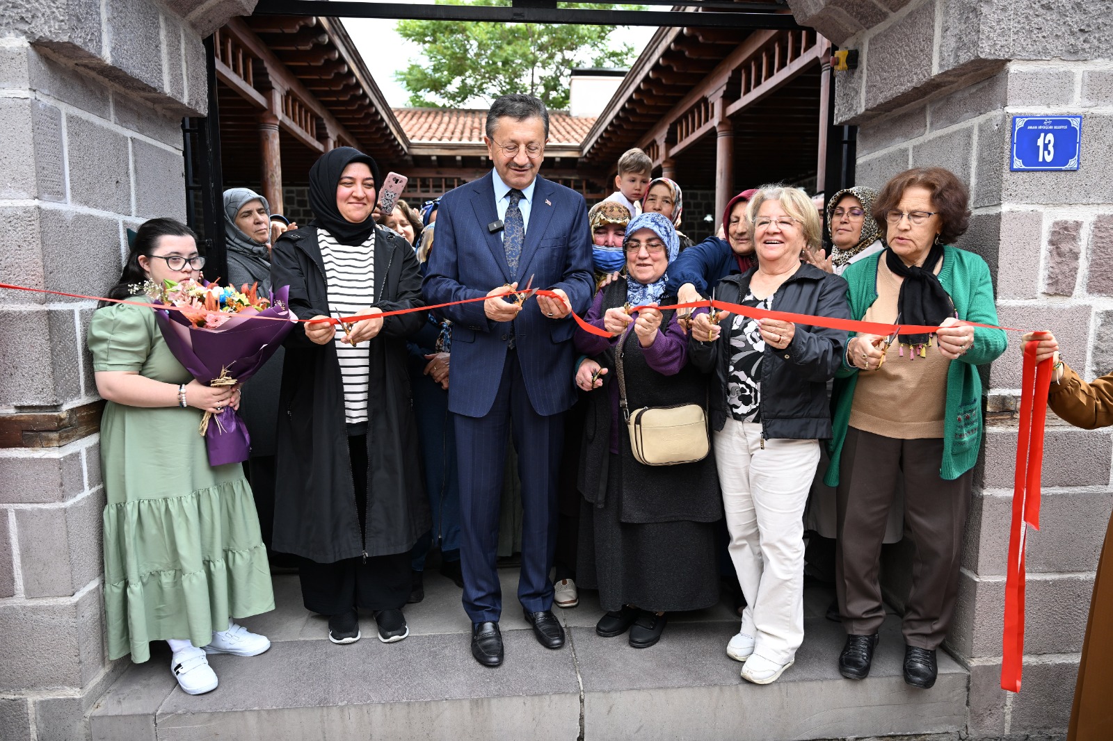 HAND PRODUCTS MARKET, THE DOOR OF EARNINGS FOR WOMEN FROM ALTındaĞ, HAS BEEN OPENED AGAIN