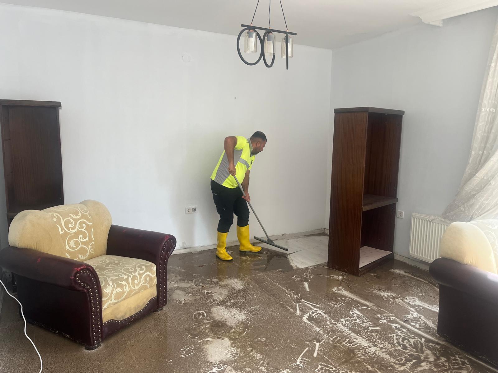 A HELPING HAND FROM ALTındağ MUNICIPALITY TO CITIZENS WHO ARE FLOOD VICTIMS