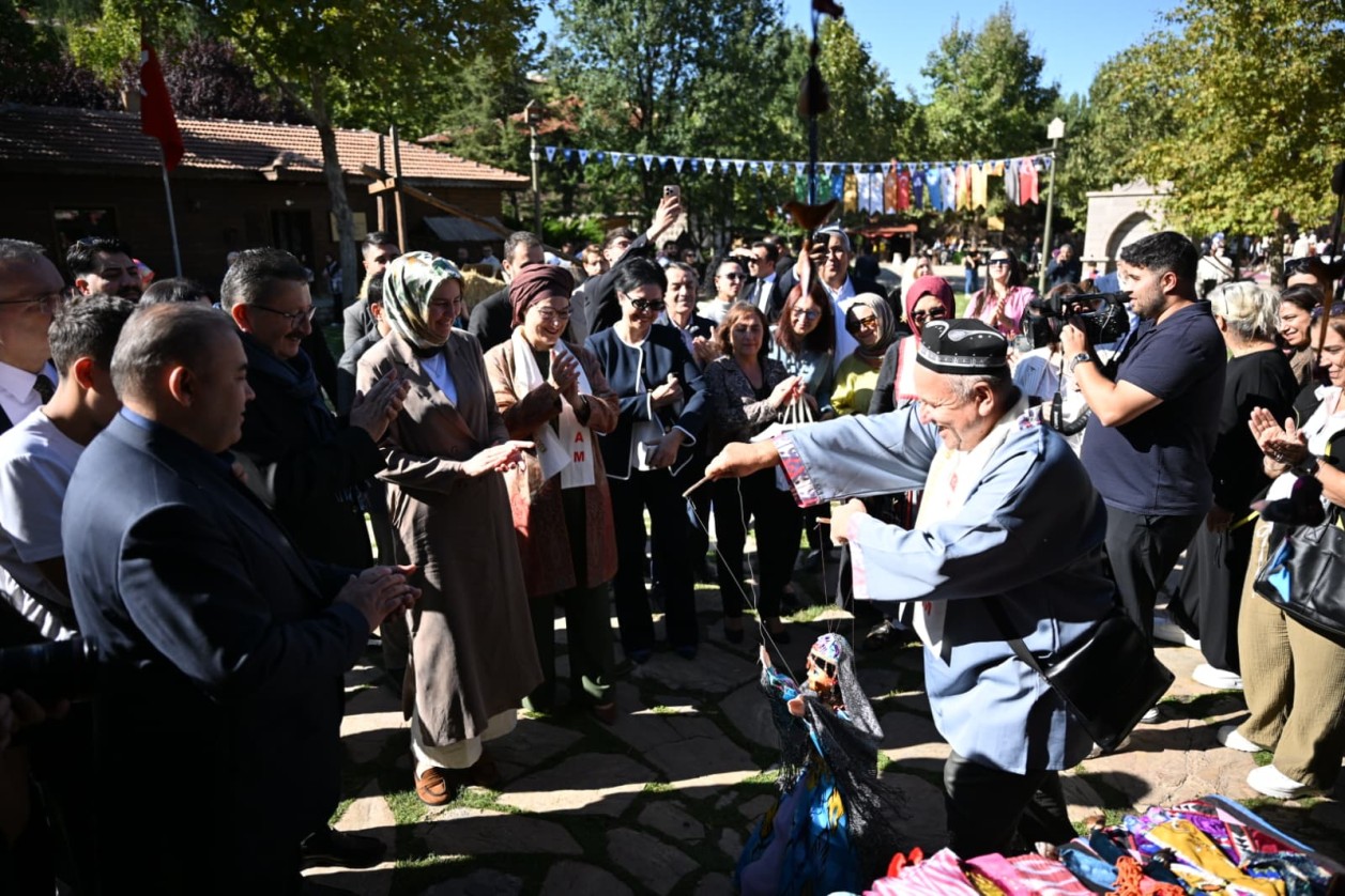 TÜRK DÜNYASI KÜLTÜR VE SANAT FESTİVALİ ALTINKÖY’DE BAŞLADI